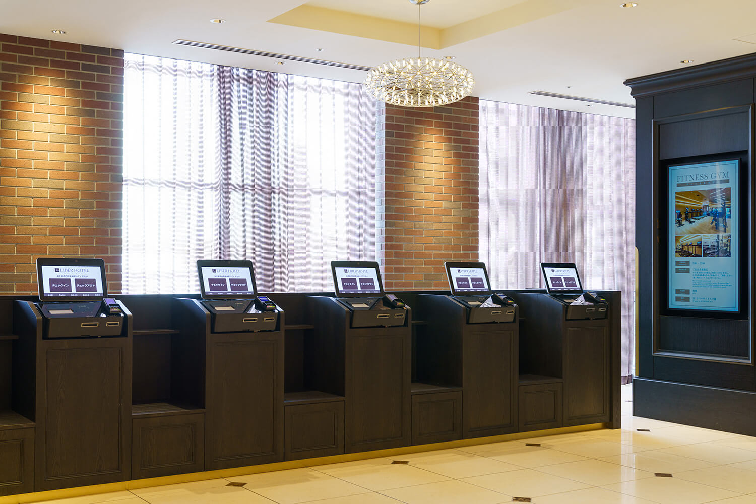 szybka odprawa hotelowa bez kontaktu z obsługą