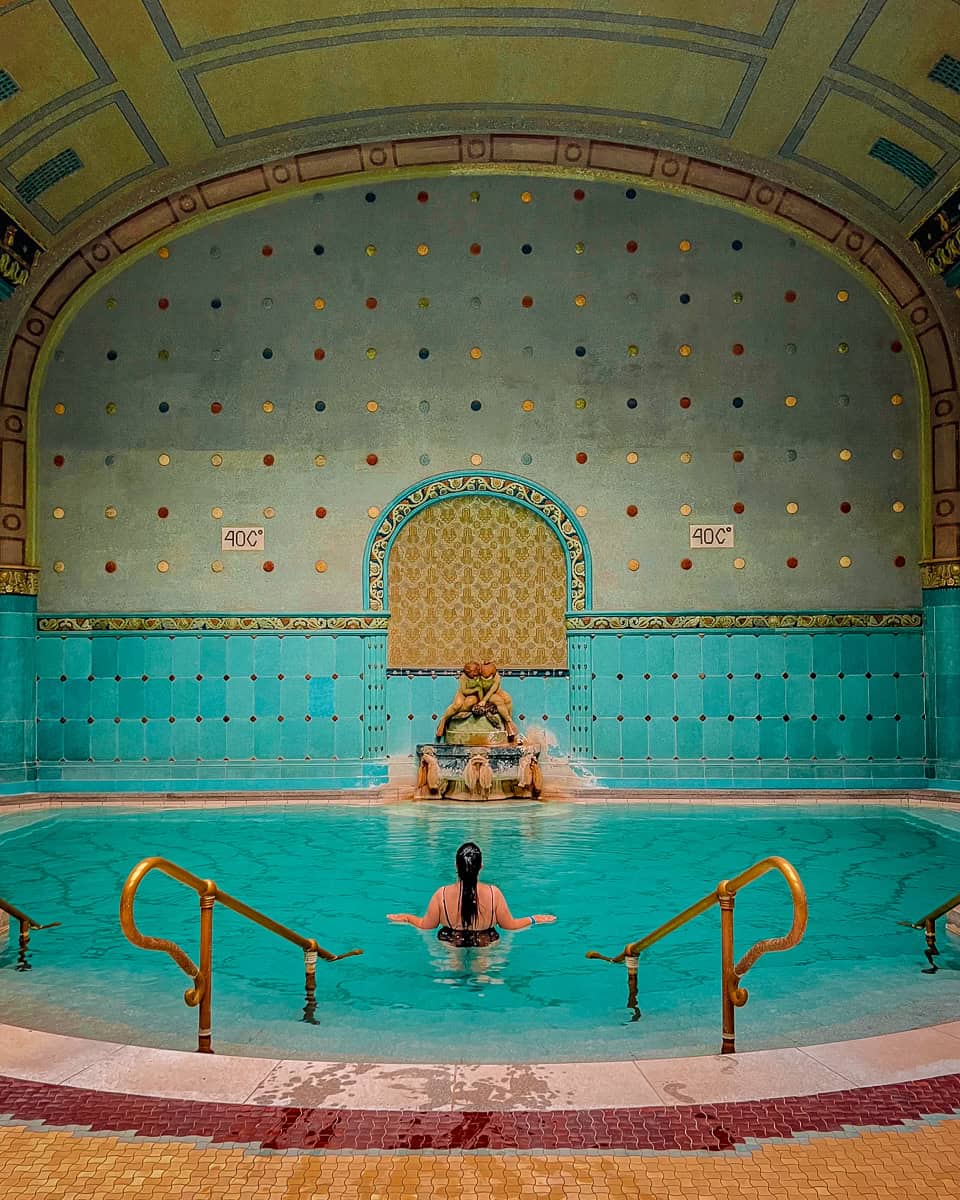 Luksusowy paryski hotel łączy artystyczny szyk art deco z nowoczesnym centrum spa